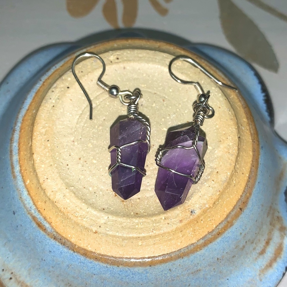 💕Amethyst crystal point earrings